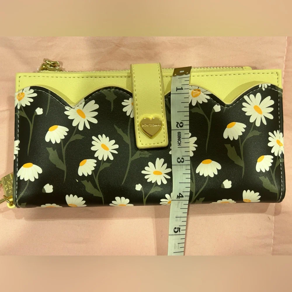 Daisy-Print Yellow Trim Women's Wallet - Heart Accent